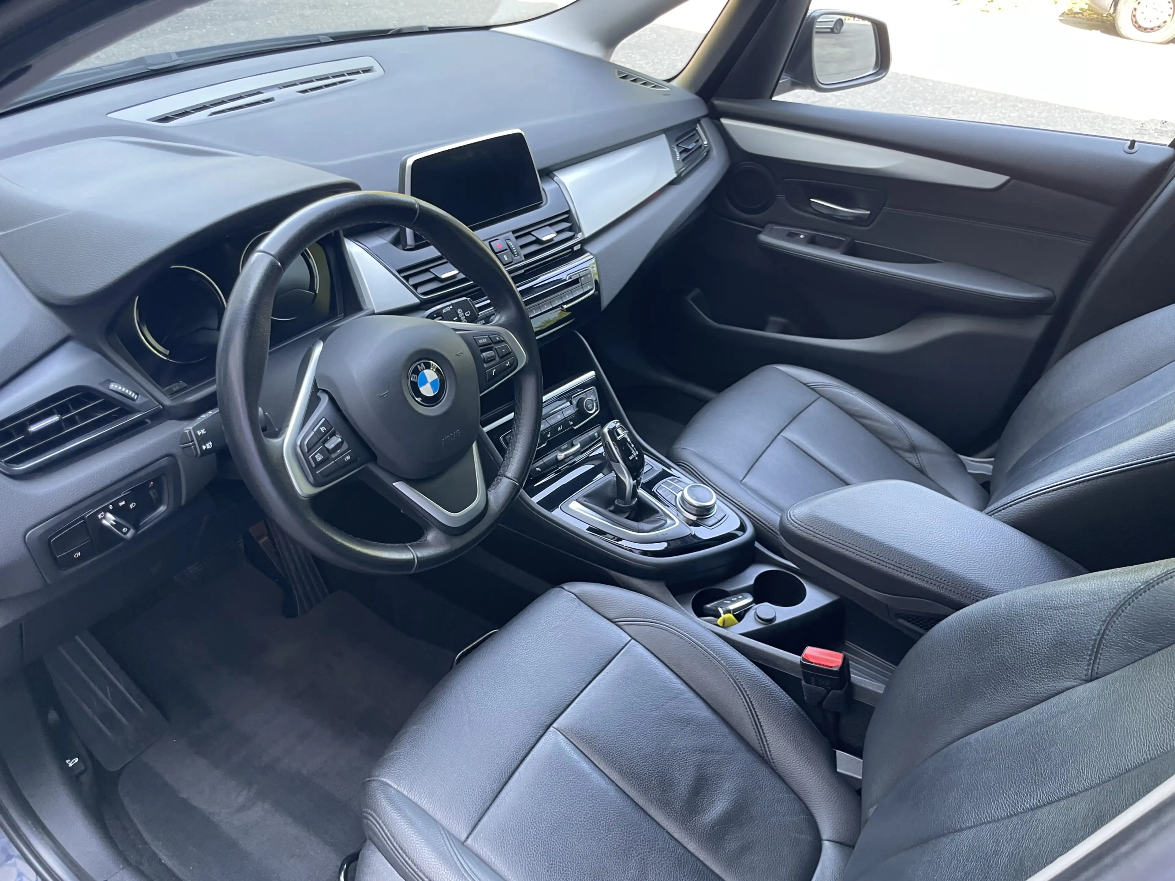 BMW 220 xDrive Advantage 7-Sitzer LED — photo 11