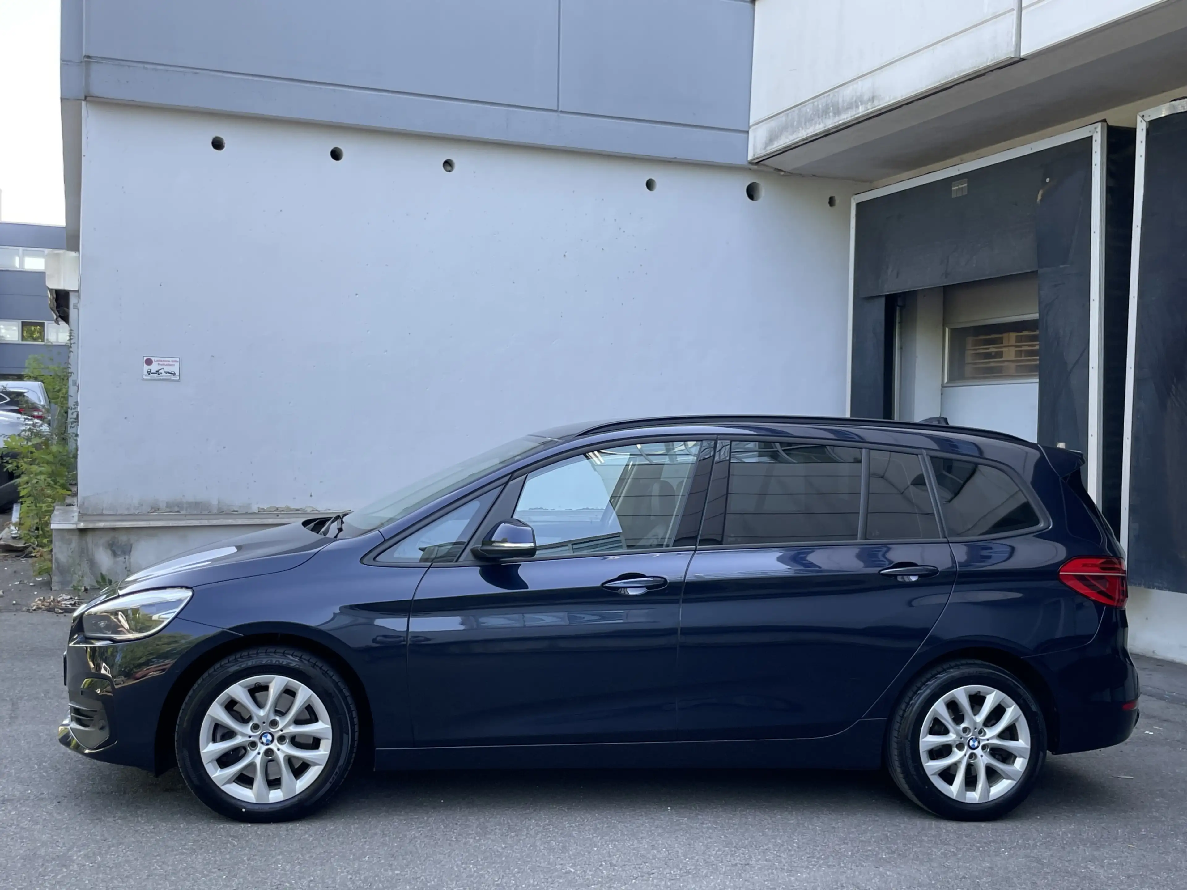 BMW 220 xDrive Advantage 7-Sitzer LED — photo 3