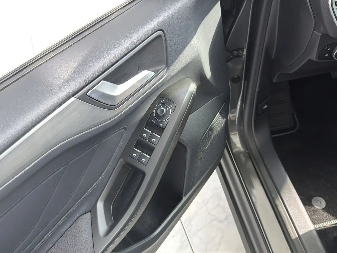 Ford Focus Titanium X Bluetooth Navi LED Klima 10