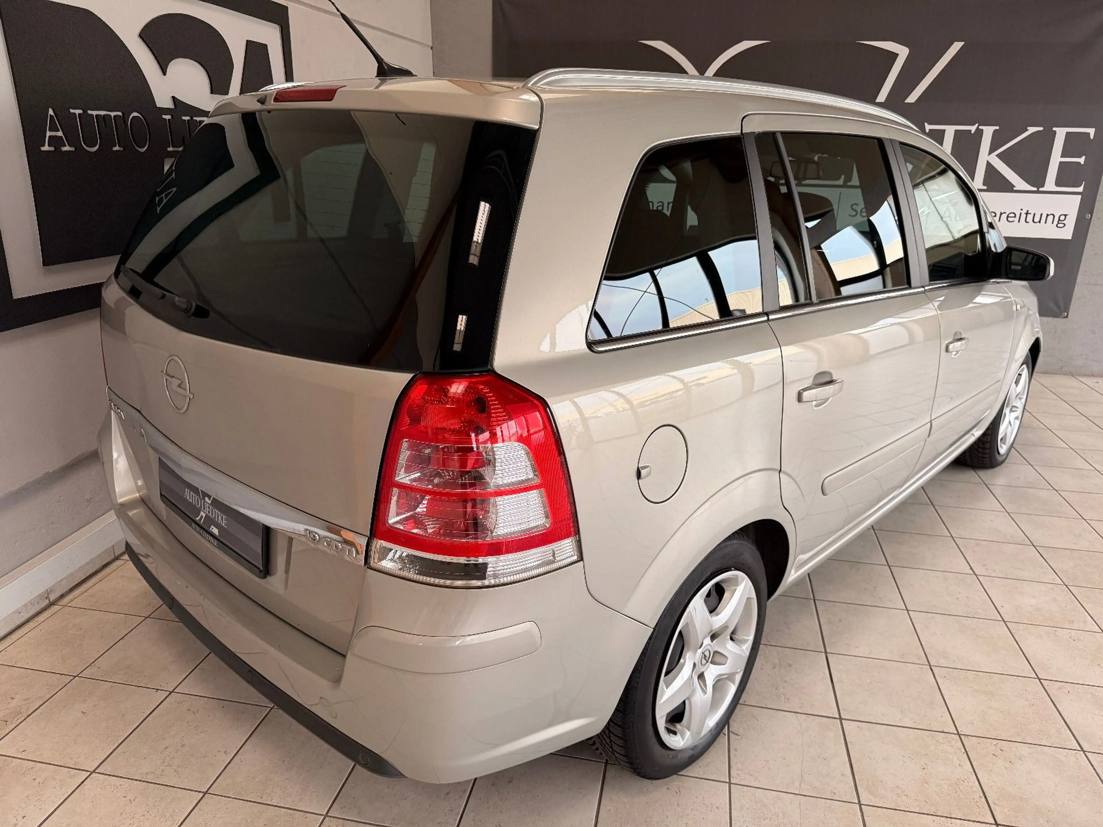 Opel Zafira B Innovation/Aut./Navi/Freispr./PDC Vo-Hi — photo 5