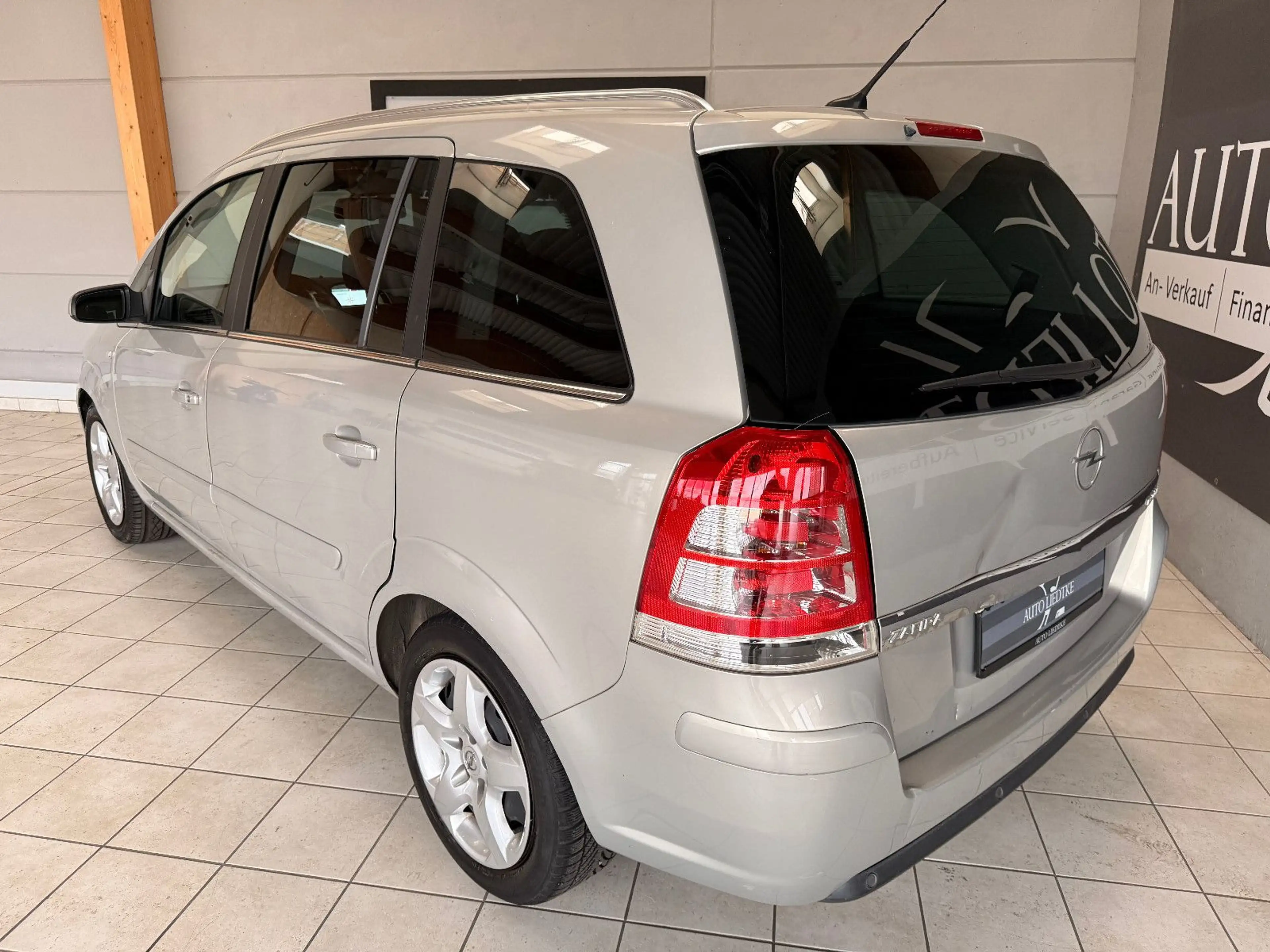 Opel Zafira B Innovation/Aut./Navi/Freispr./PDC Vo-Hi — photo 3