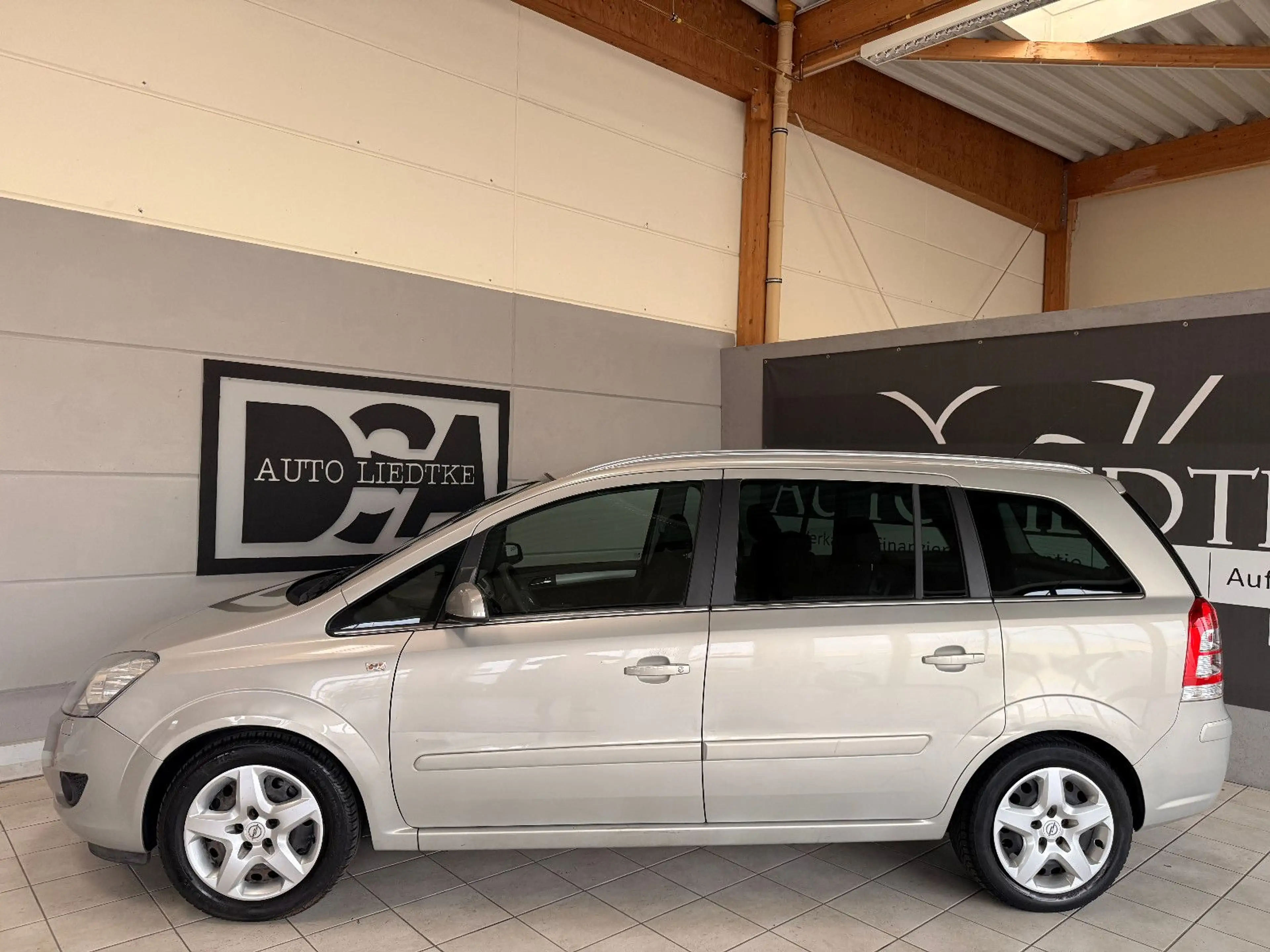 Opel Zafira B Innovation/Aut./Navi/Freispr./PDC Vo-Hi — photo 2