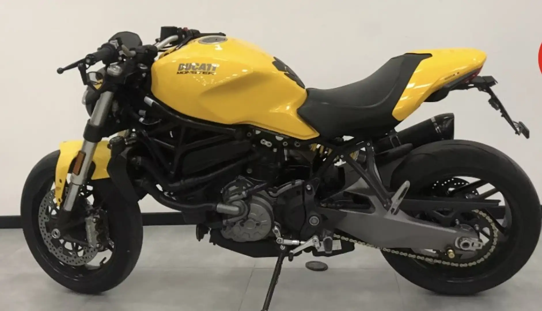 Ducati Monster 821 - 2