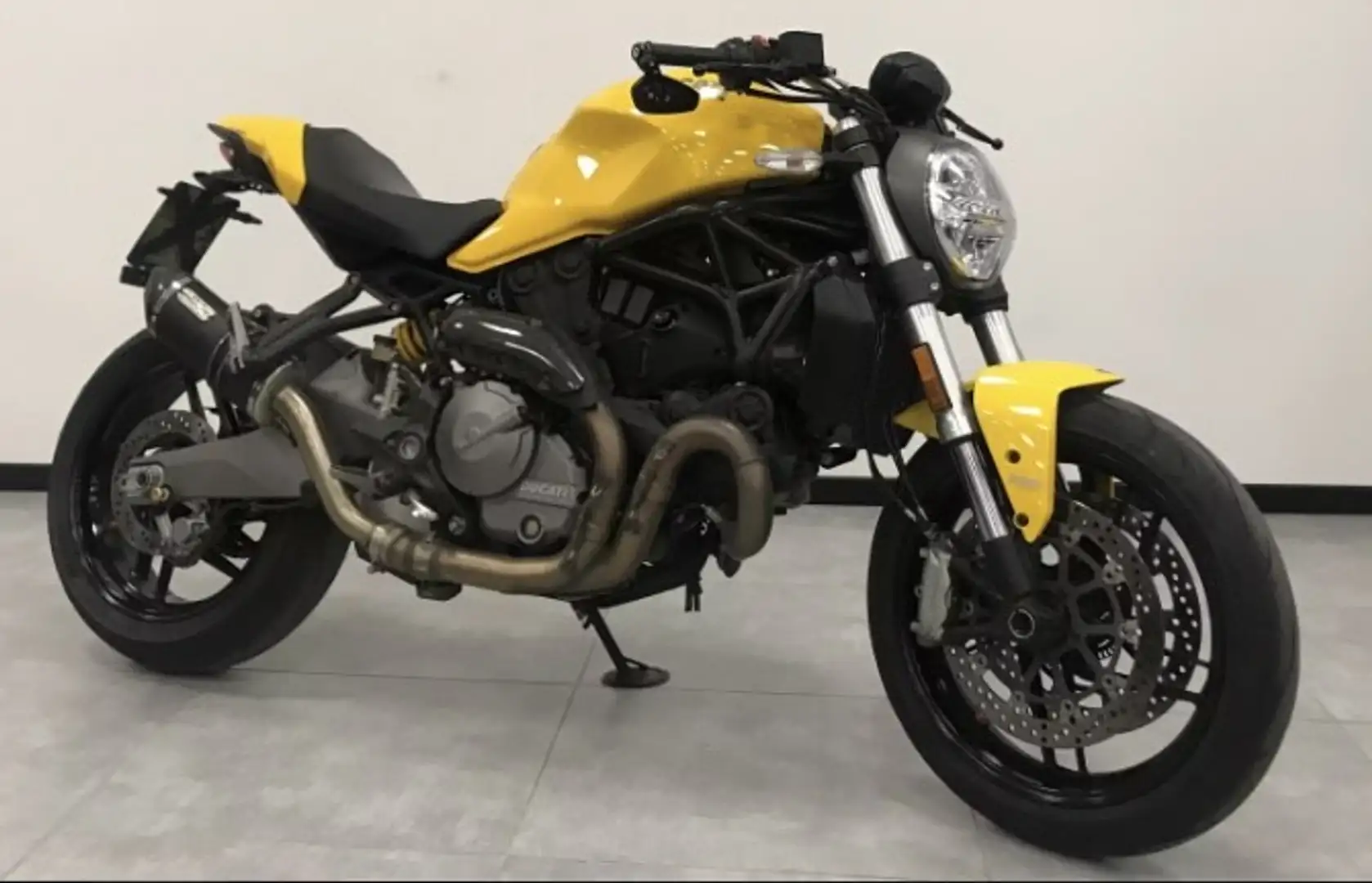 Ducati Monster 821 - 1