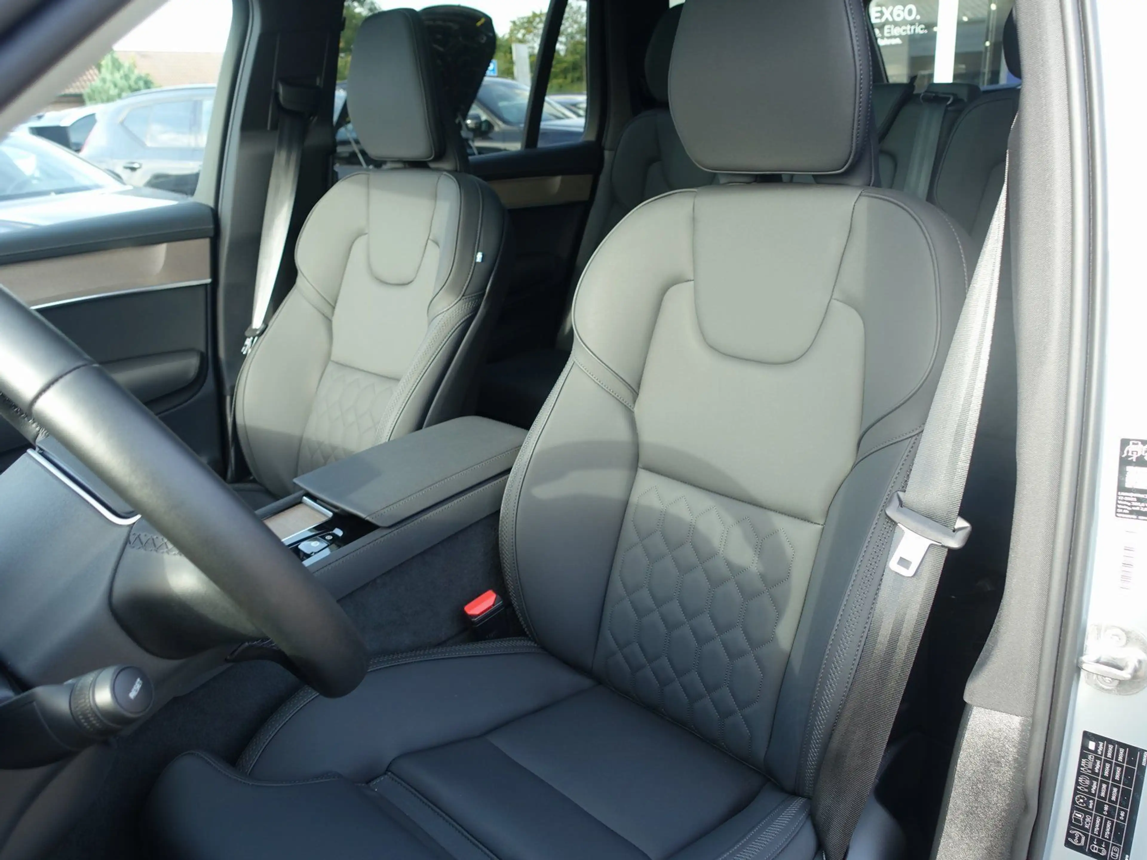 Volvo XC90 Plus Dark T8 AWD Plug-in/HUD/FourC/Pano/AHK — photo 11