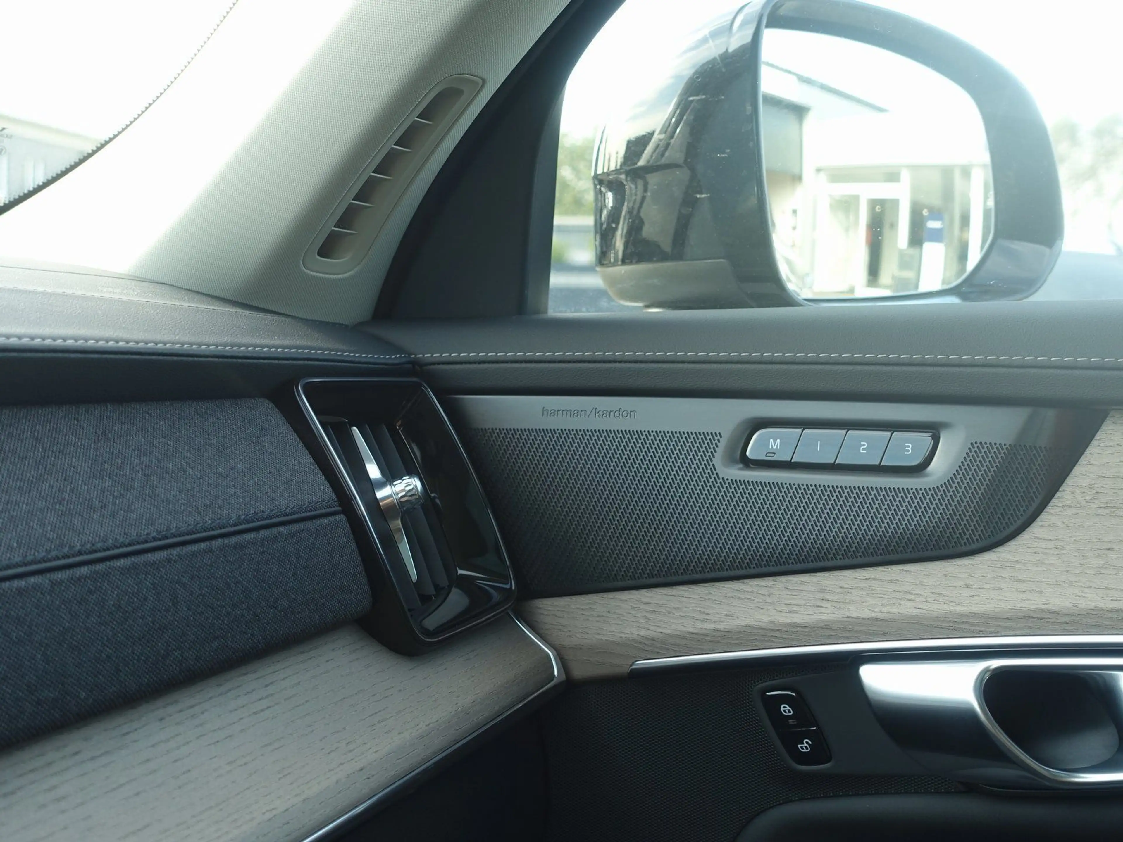 Volvo XC90 Plus Dark T8 AWD Plug-in/HUD/FourC/Pano/AHK — photo 22