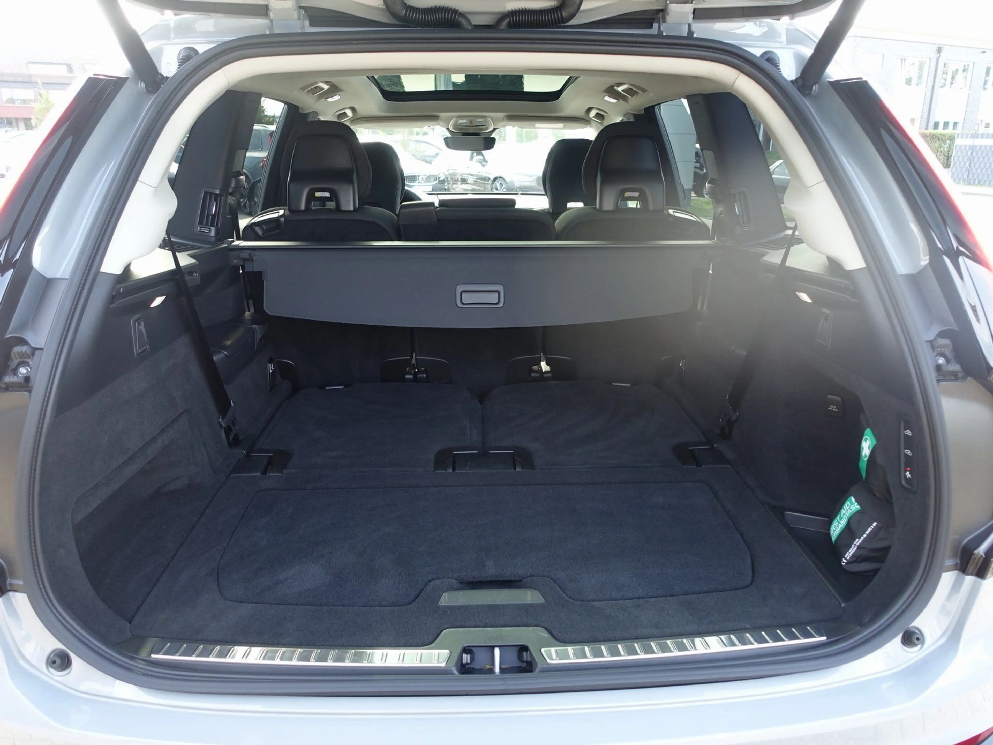 Volvo XC90 Plus Dark T8 AWD Plug-in/HUD/FourC/Pano/AHK — photo 26