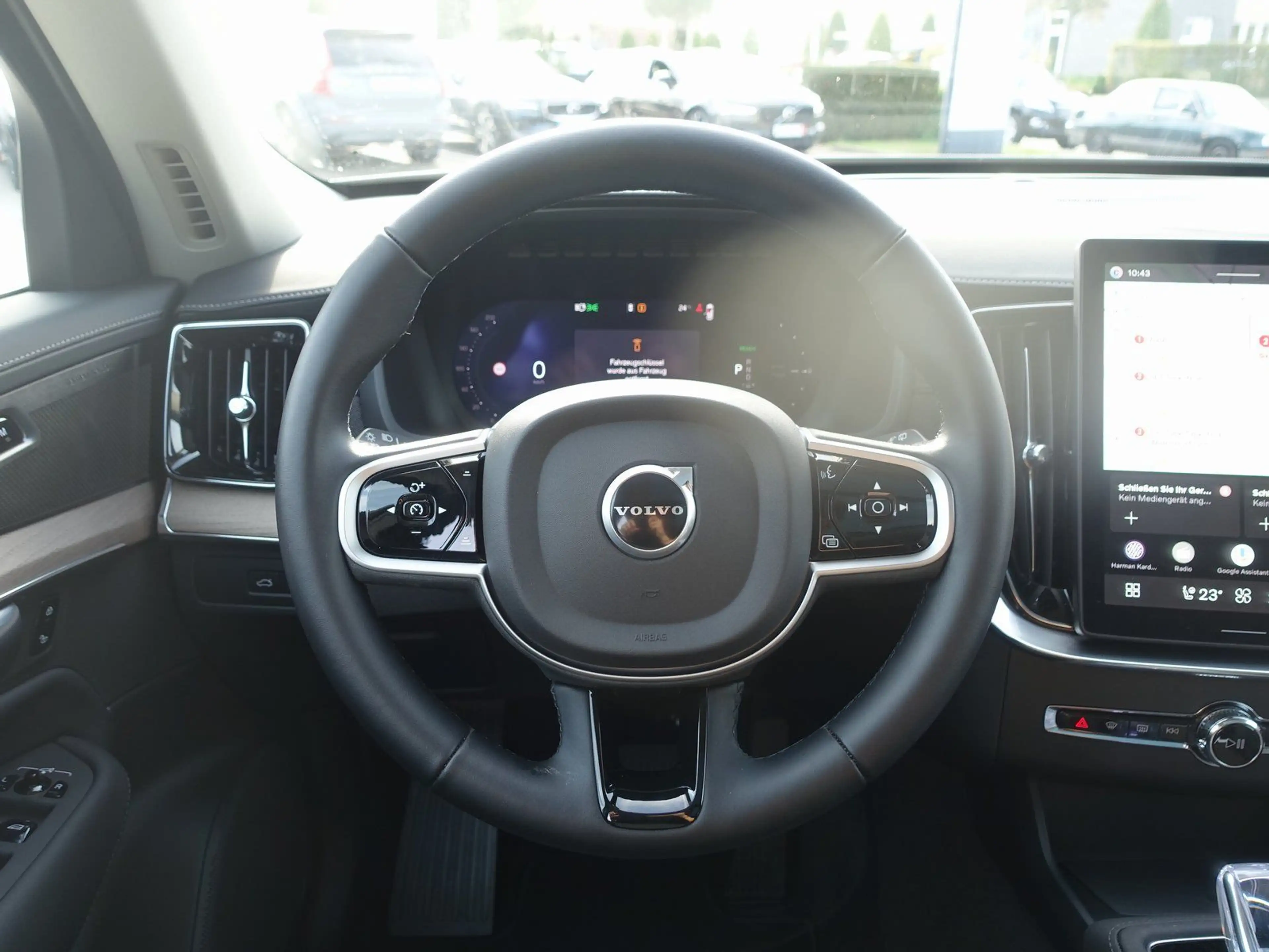 Volvo XC90 Plus Dark T8 AWD Plug-in/HUD/FourC/Pano/AHK — photo 13