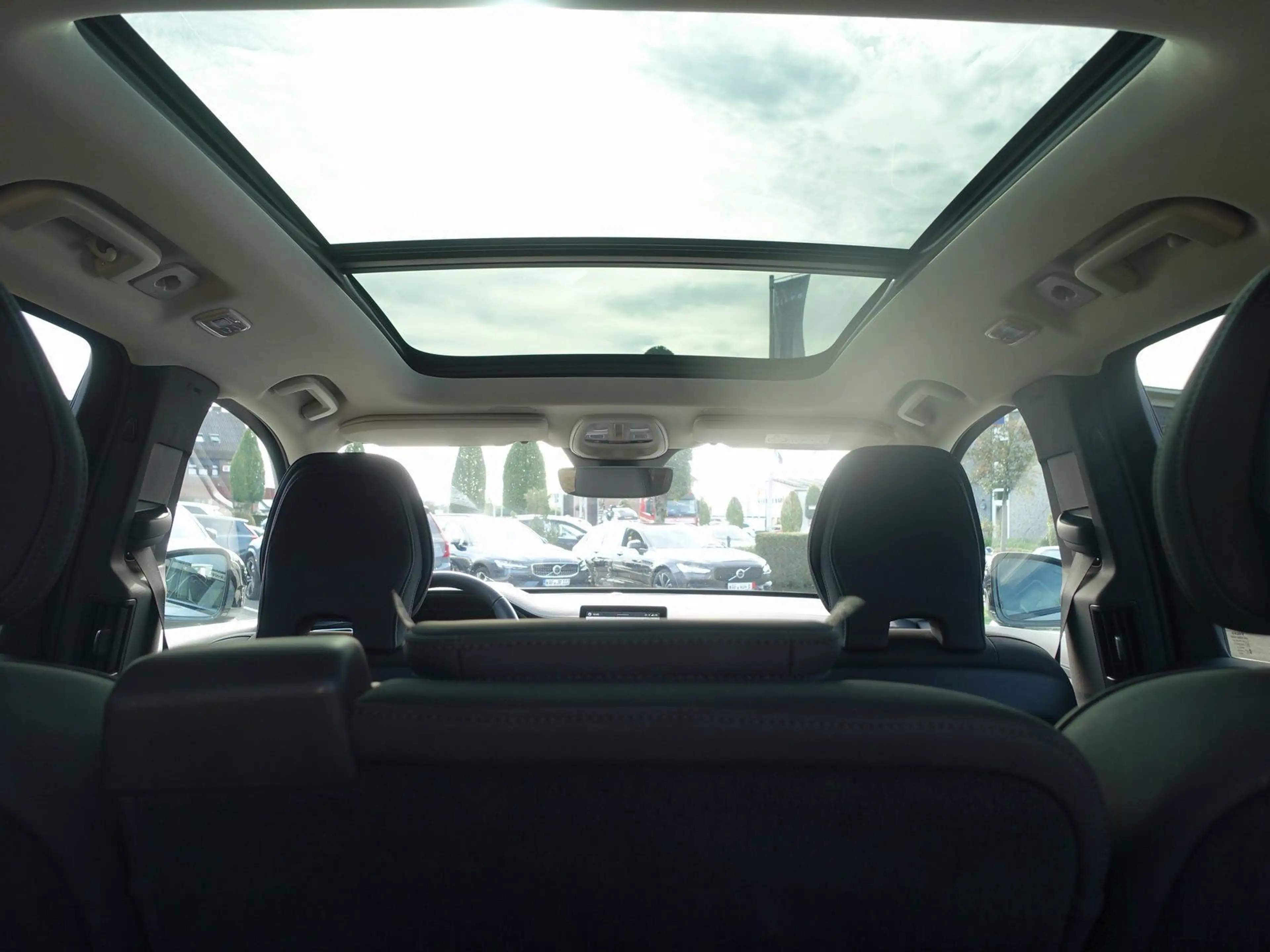 Volvo XC90 Plus Dark T8 AWD Plug-in/HUD/FourC/Pano/AHK — photo 28