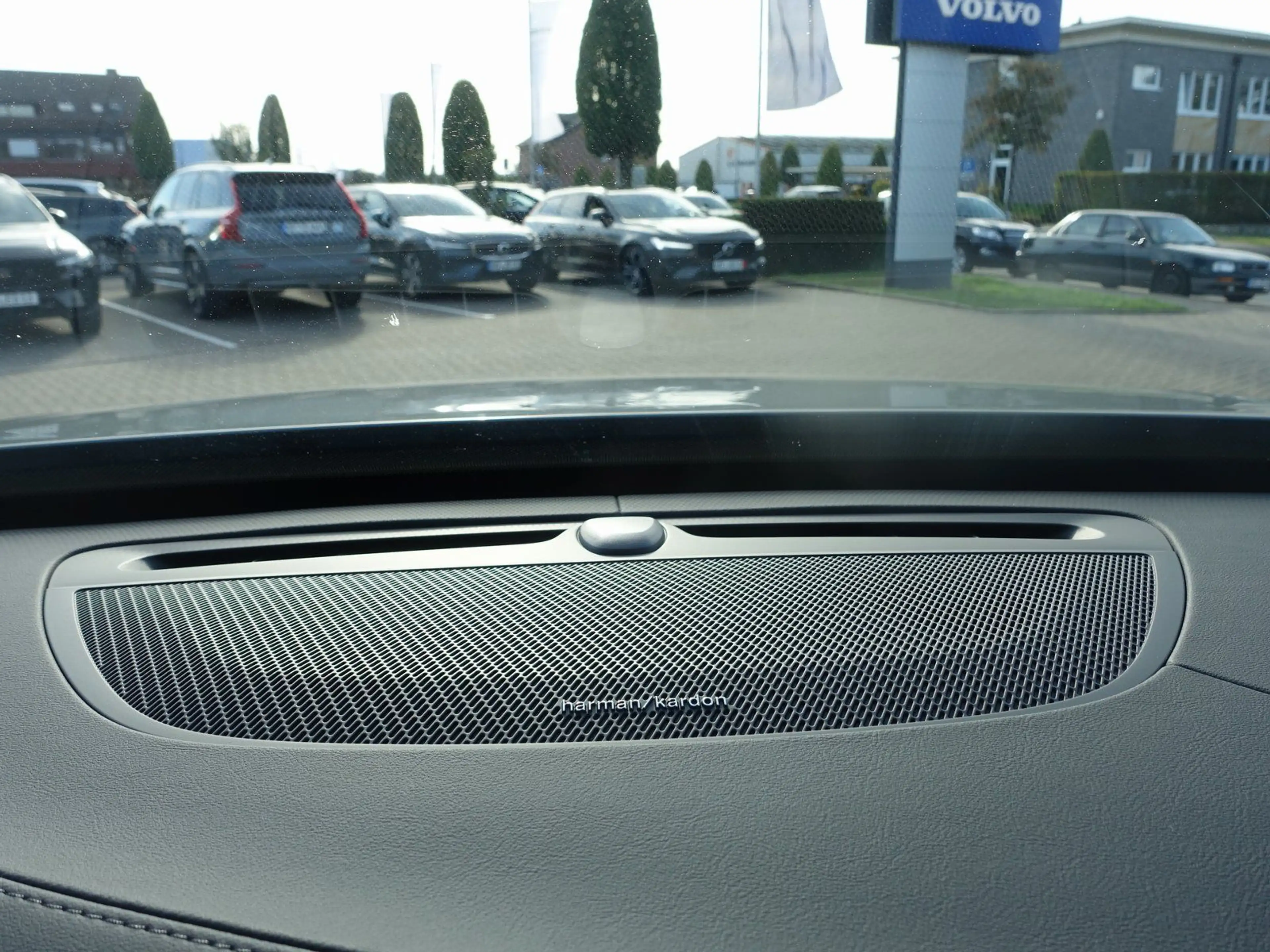 Volvo XC90 Plus Dark T8 AWD Plug-in/HUD/FourC/Pano/AHK — photo 23