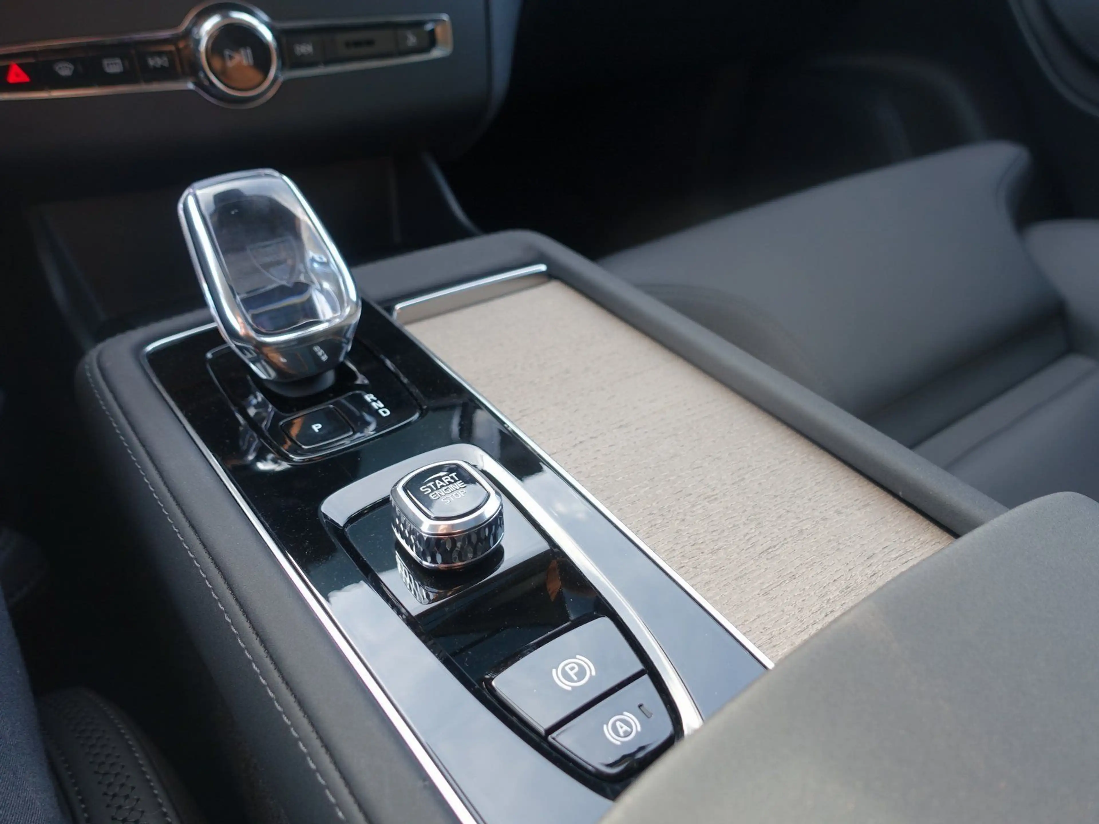 Volvo XC90 Plus Dark T8 AWD Plug-in/HUD/FourC/Pano/AHK — photo 21