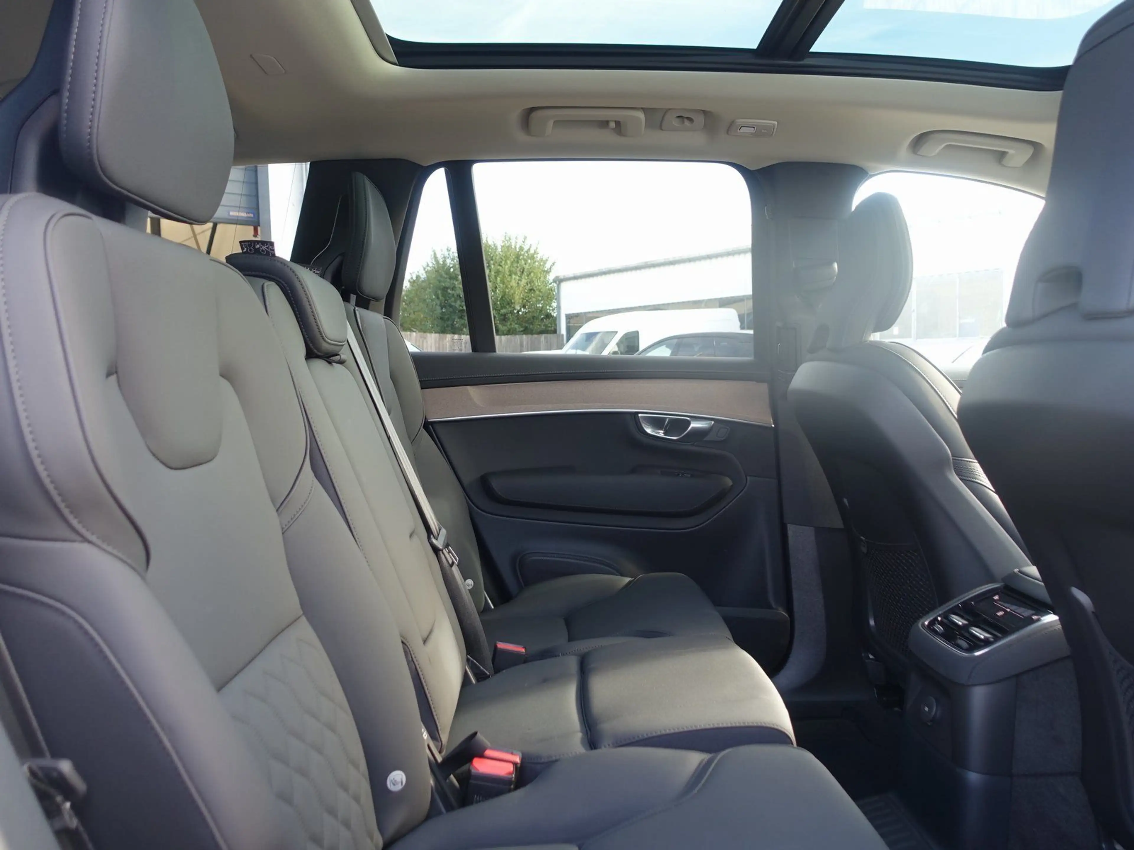 Volvo XC90 Plus Dark T8 AWD Plug-in/HUD/FourC/Pano/AHK — photo 9