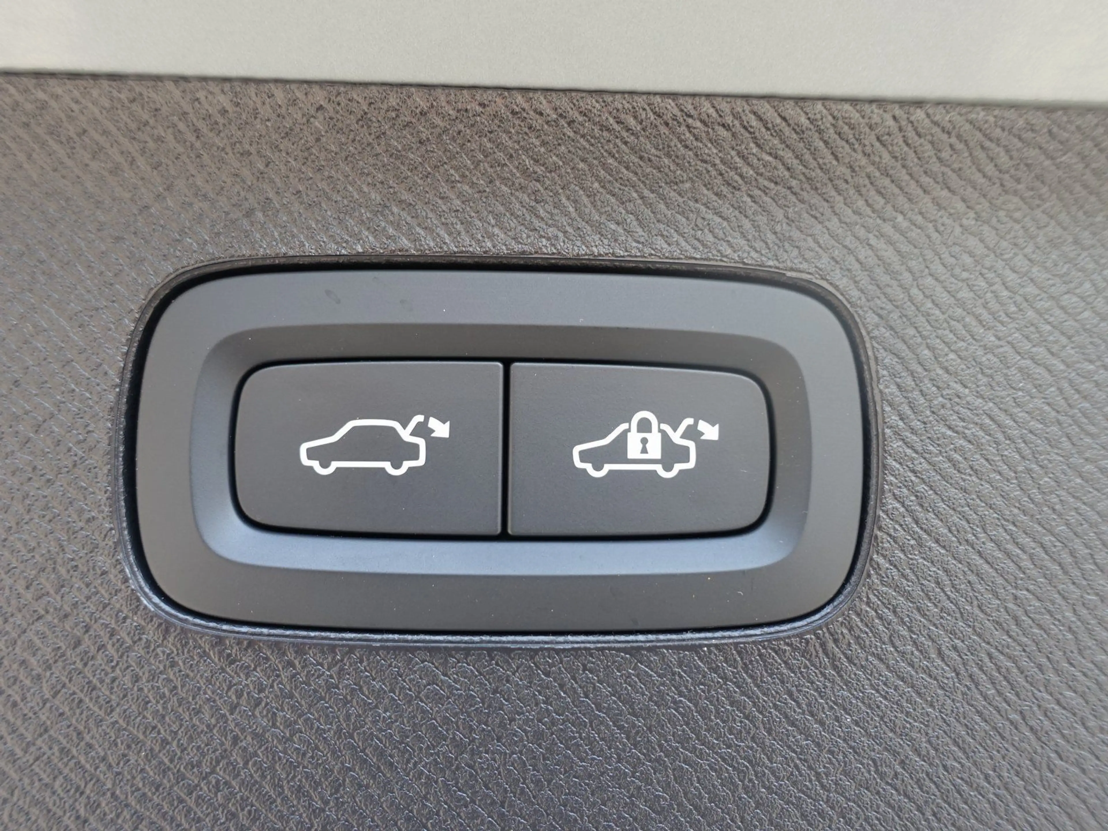 Volvo XC90 Plus Dark T8 AWD Plug-in/HUD/FourC/Pano/AHK — photo 29