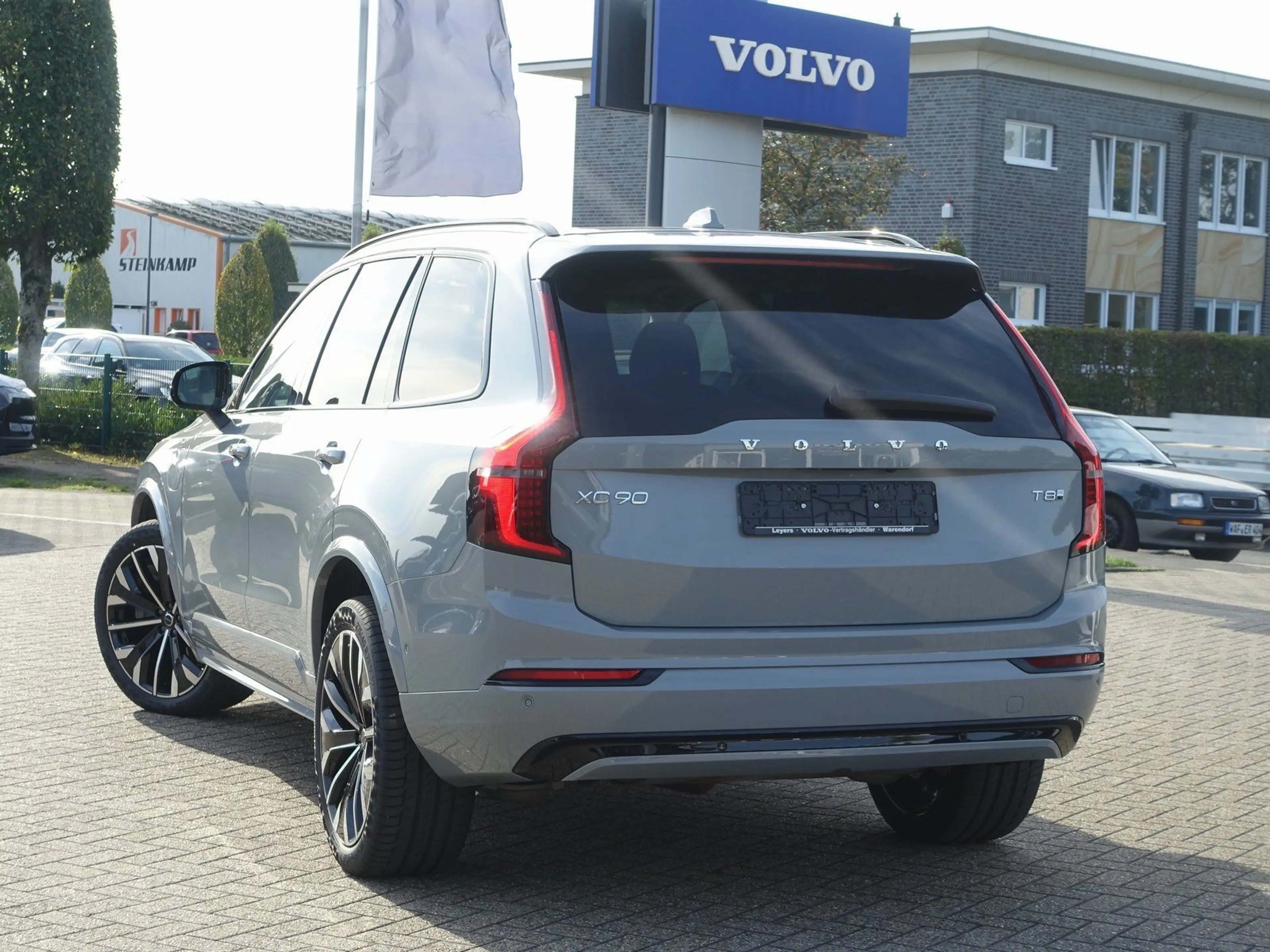 Volvo XC90 Plus Dark T8 AWD Plug-in/HUD/FourC/Pano/AHK — photo 4