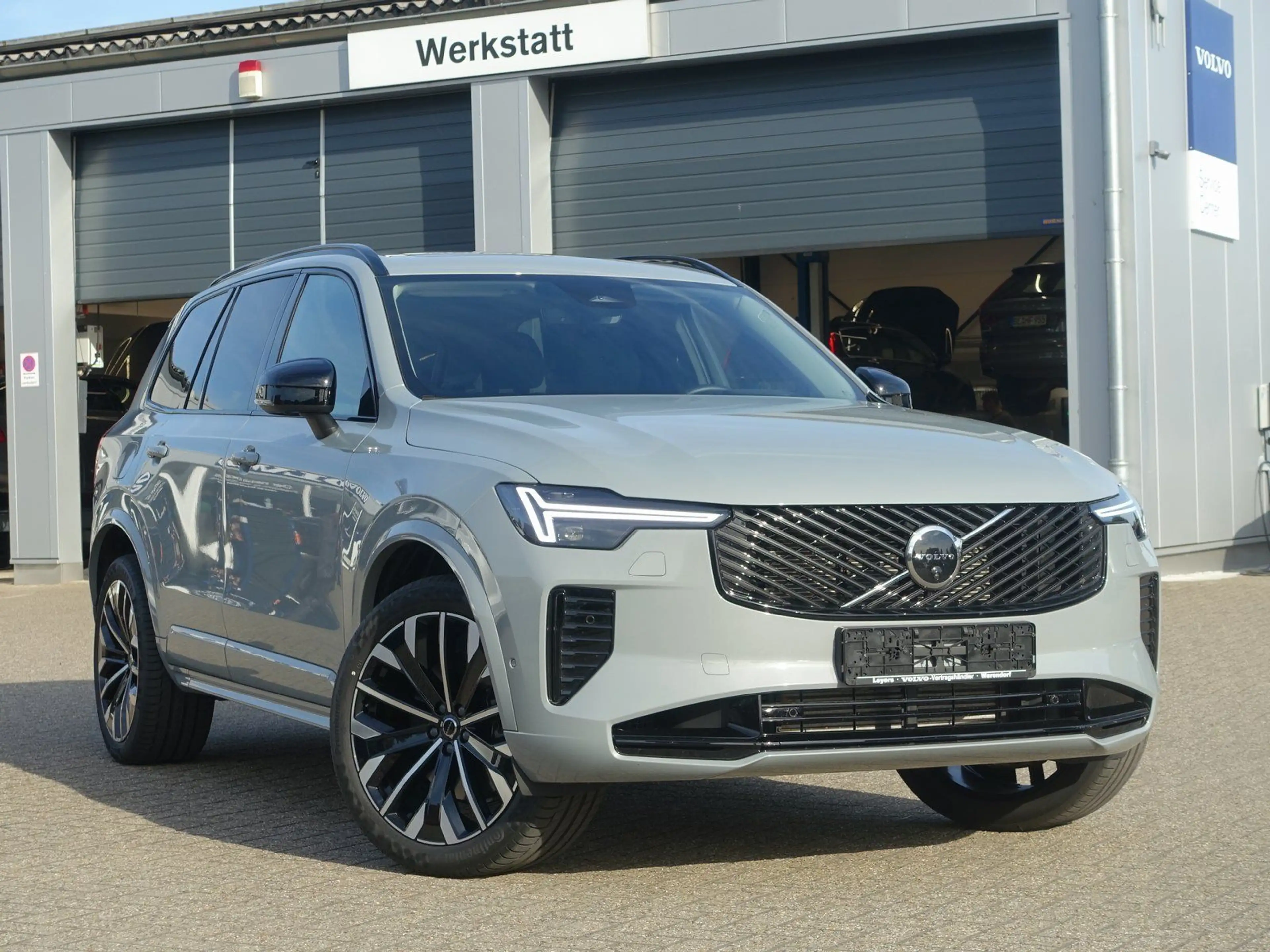 Volvo XC90 Plus Dark T8 AWD Plug-in/HUD/FourC/Pano/AHK — photo 3