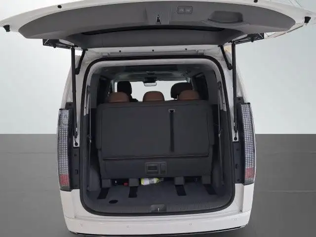 Hyundai Staria view 9