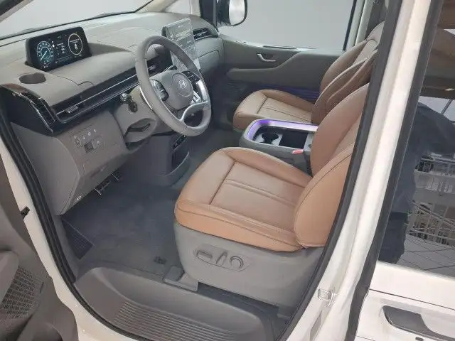 Hyundai Staria view 11