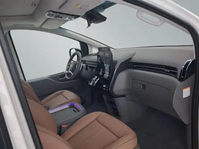 Hyundai Staria view 13