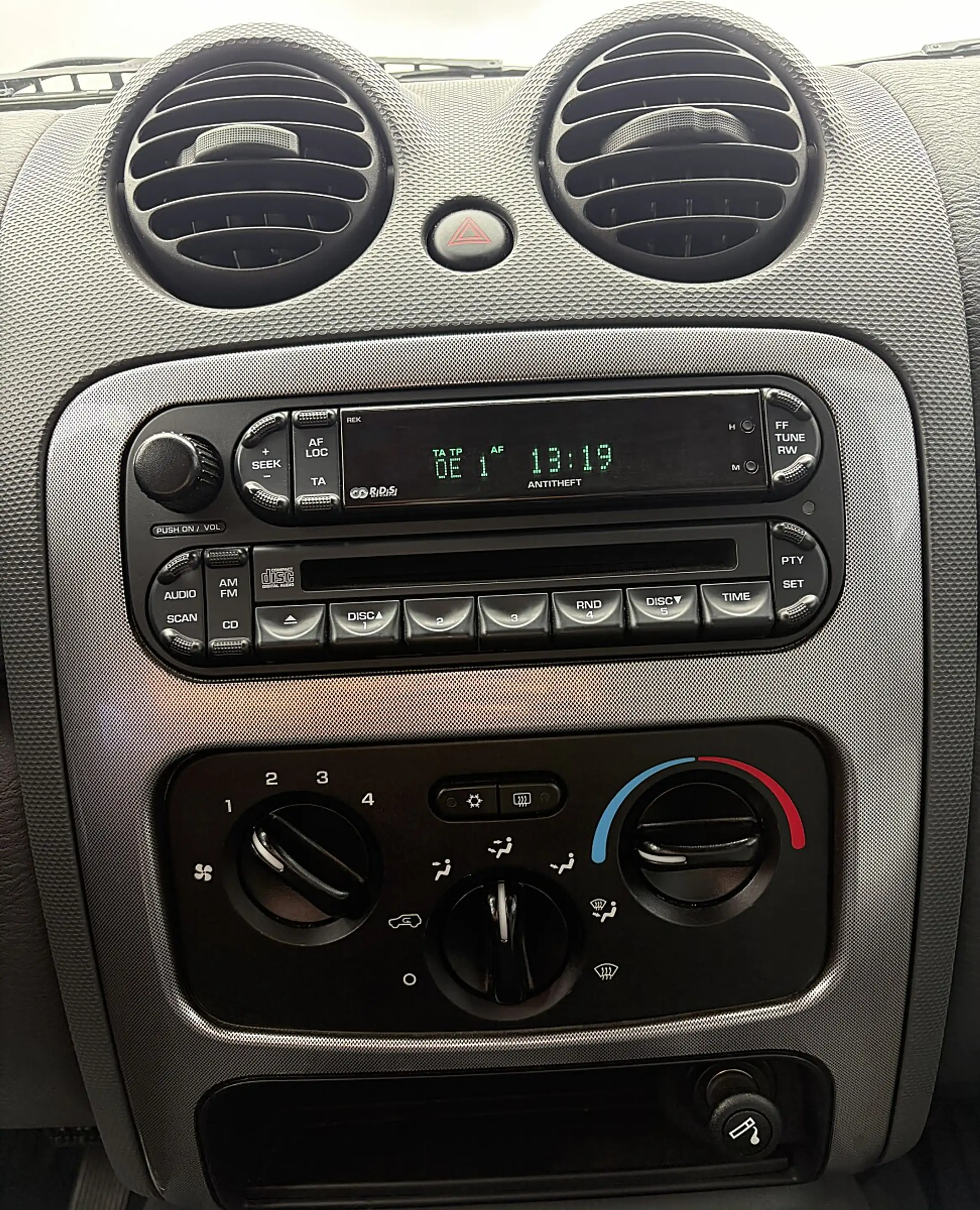 Jeep Cherokee 2,8 Renegade CRD TD Leder — photo 15