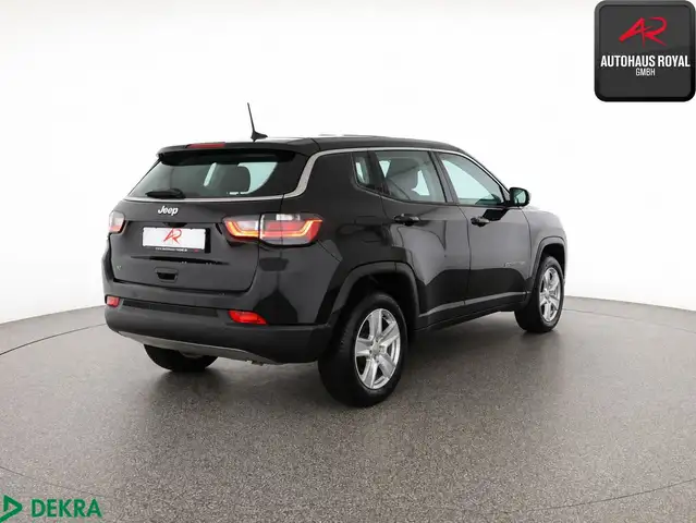 Jeep Compass view 4