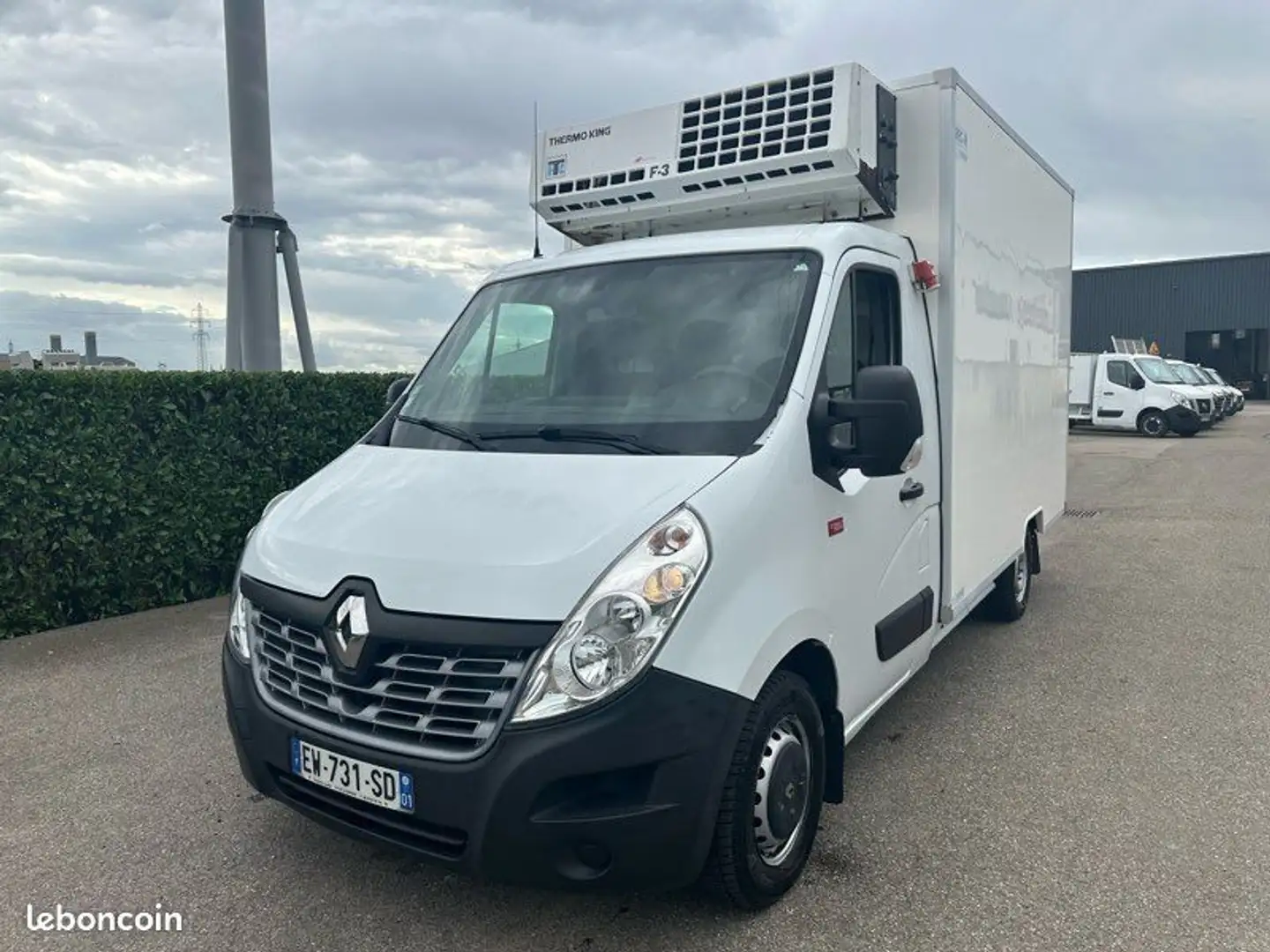 Renault Master 7990 ht caisse isotherme bi-compartiment - 2