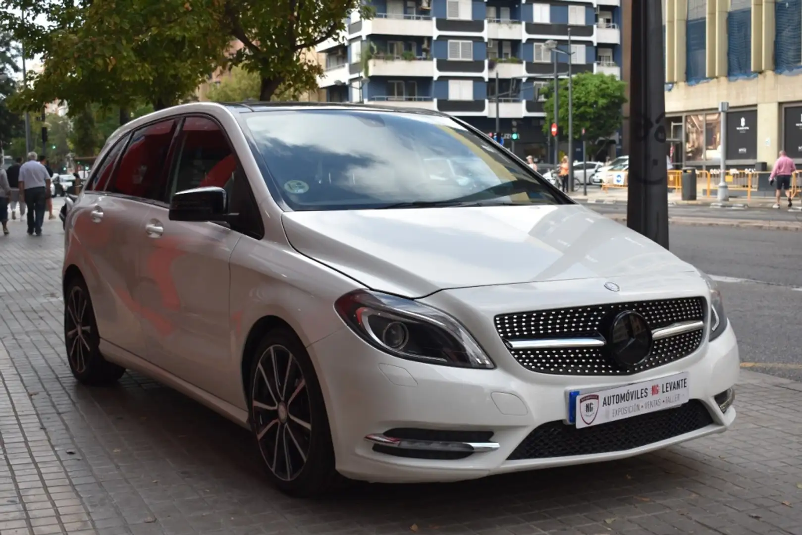 Mercedes-Benz B 180 CDI 7G-DCT Weiß - 2