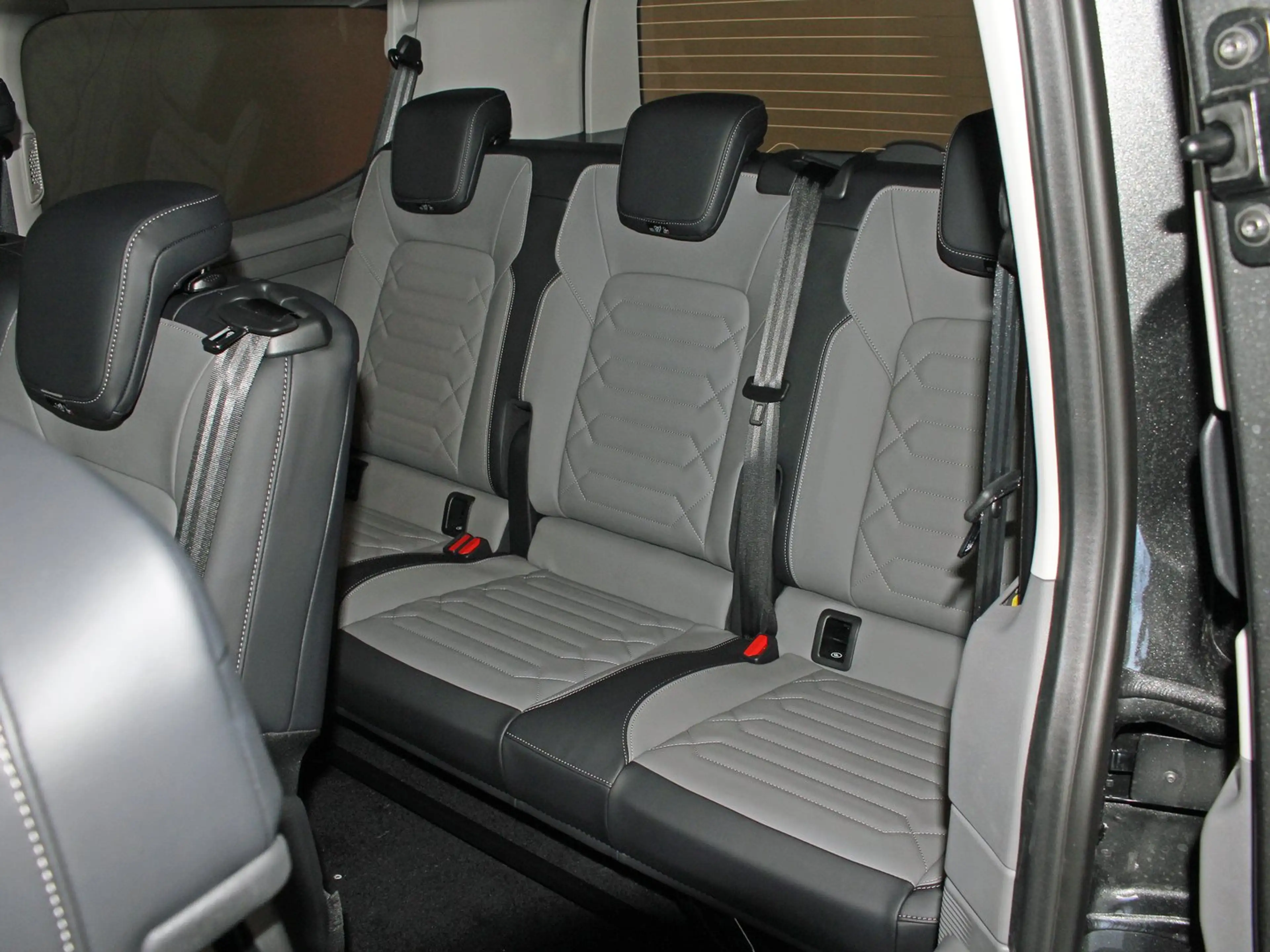 Volkswagen T7 Caravelle VW T7 Caravelle Style TDI 4MOTION — photo 6