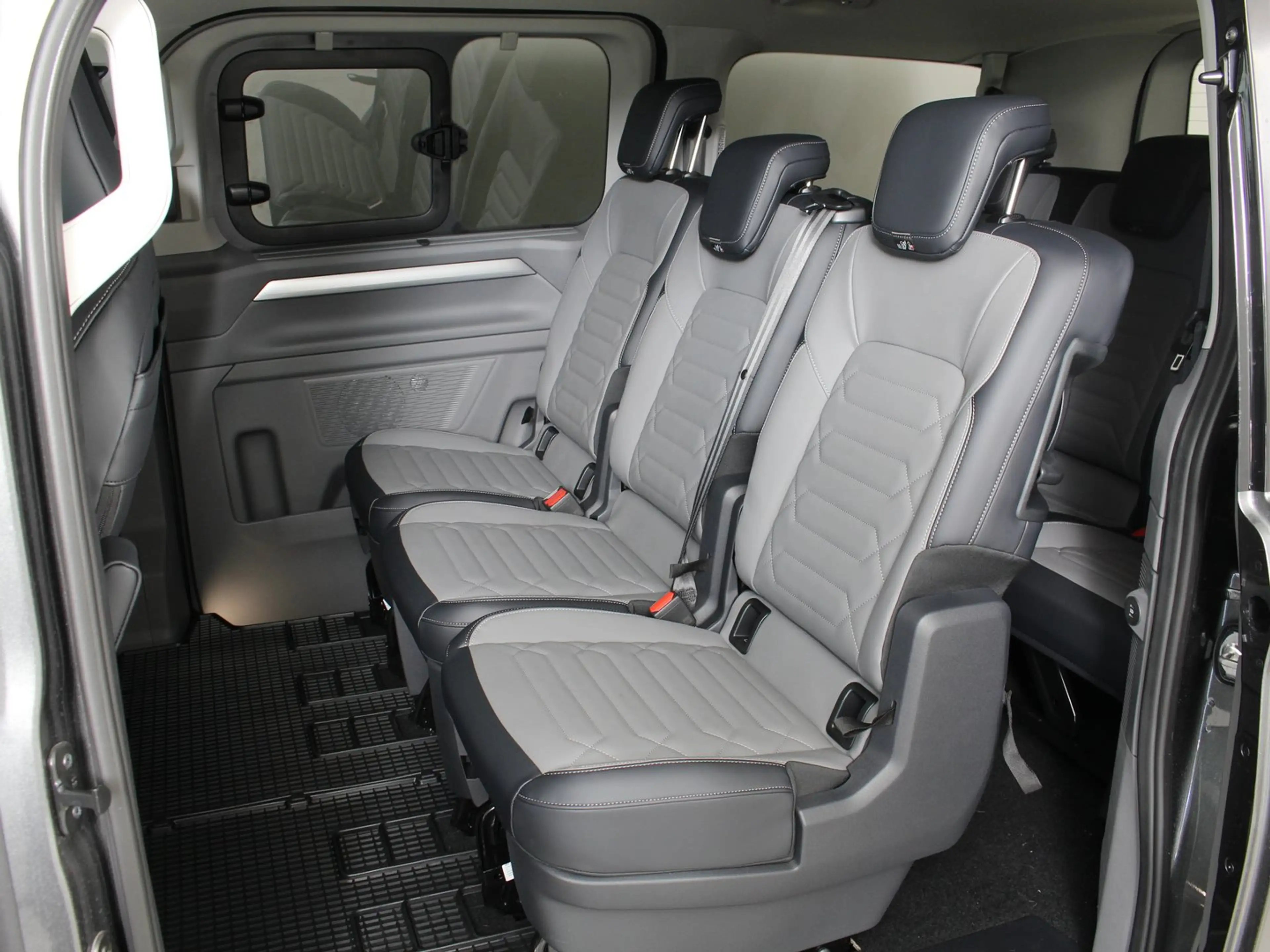 Volkswagen T7 Caravelle VW T7 Caravelle Style TDI 4MOTION — photo 5