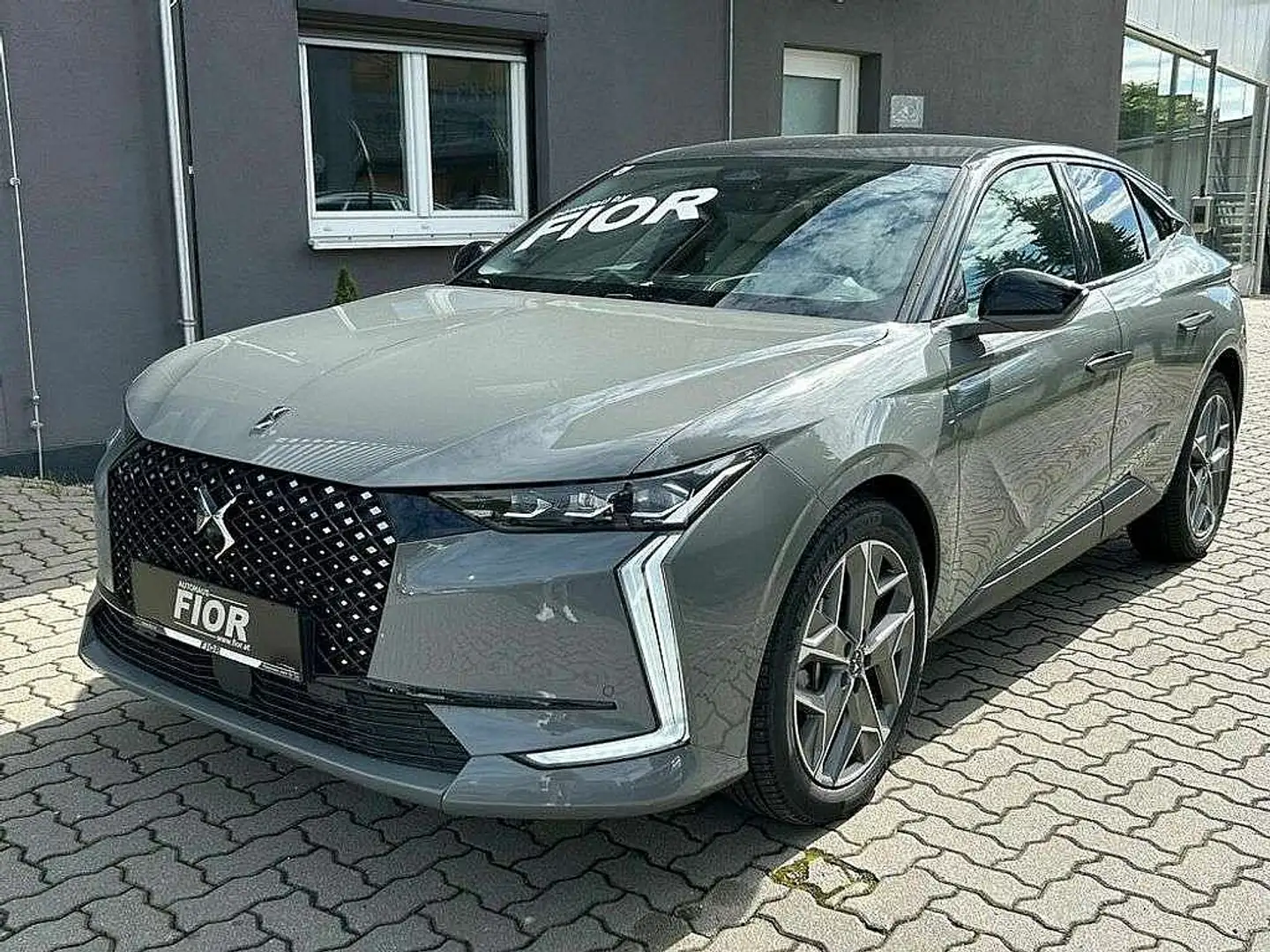 DS Automobiles DS 4 BlueHDi 130 EAT8 Esprit de Voyage (ND2) Grau - 1
