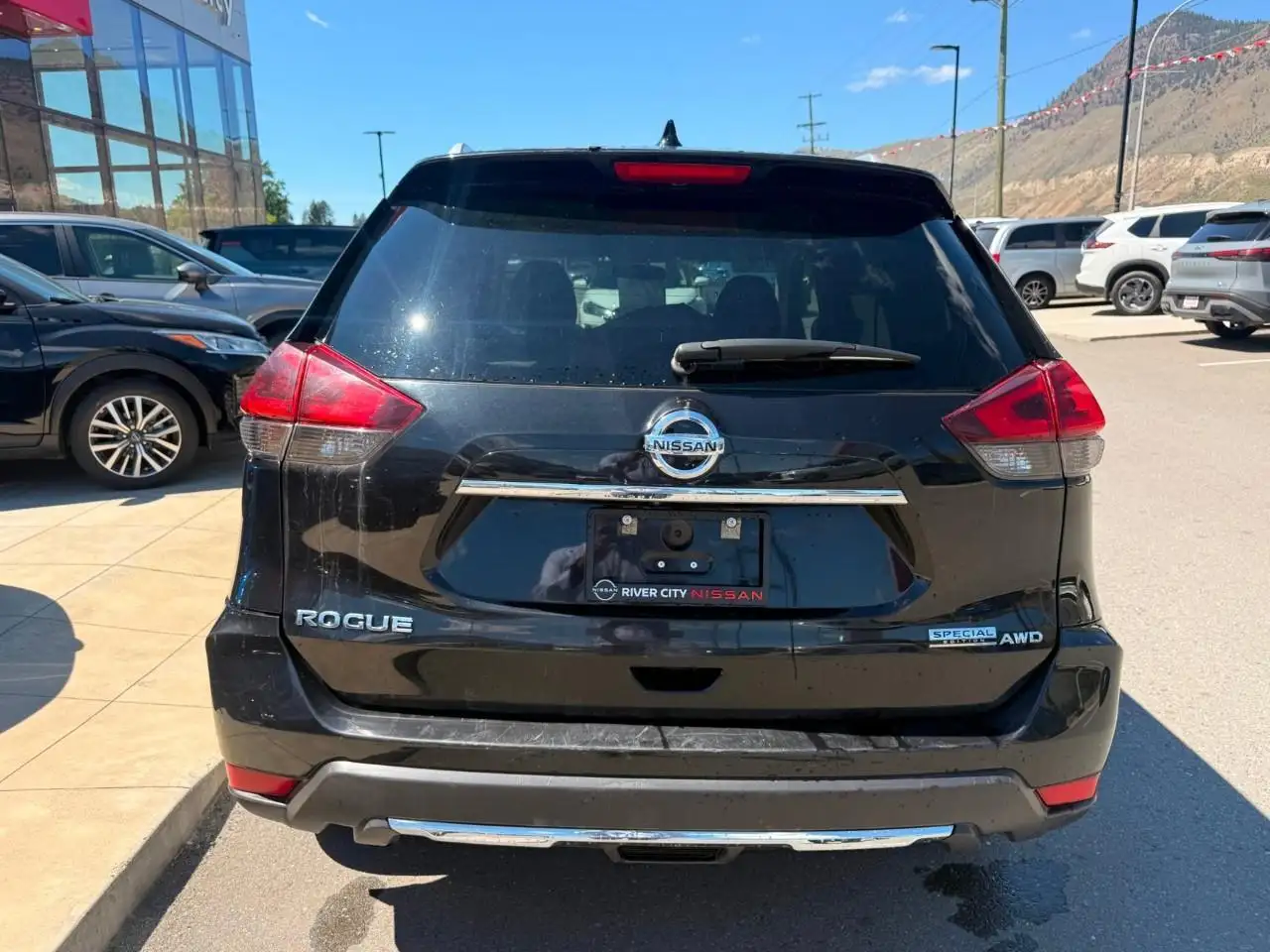 Nissan Rogue снимка Nissan Rogue