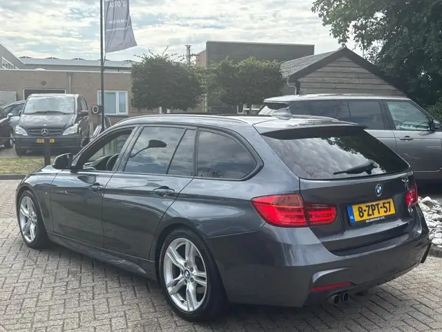 BMW 3 Series view 8