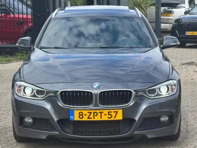 BMW 3 Series view 2