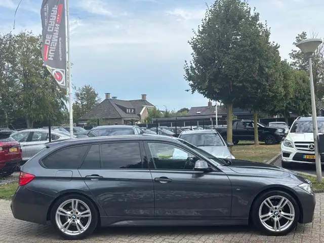 BMW 3 Series view 5