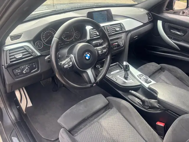 BMW 3 Series view 12