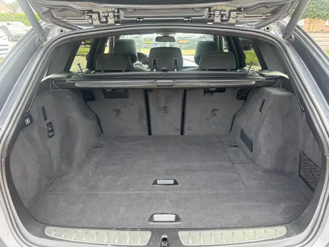 BMW 3 Series view 15