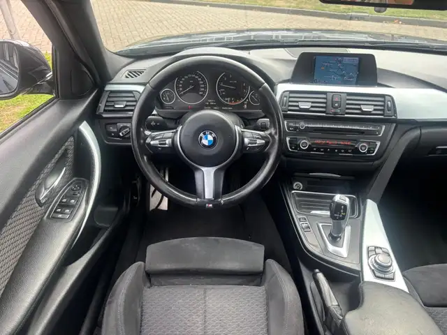 BMW 3 Series view 13