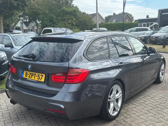 BMW 3 Series view 6