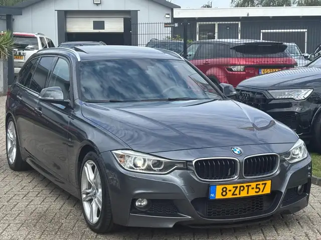 BMW 3 Series view 3