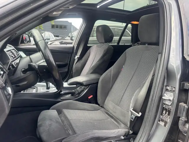 BMW 3 Series view 11