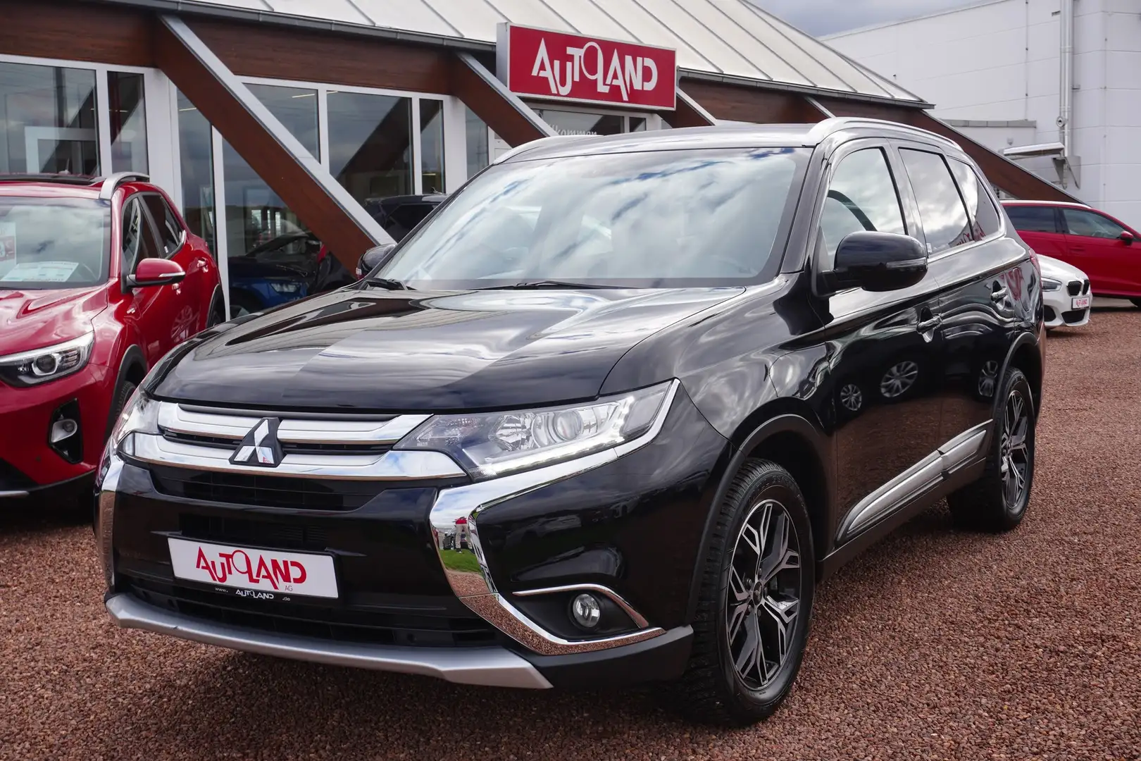 Mitsubishi Outlander 2.0 2WD Klimaaut. DAB Kamera Tempomat Zwart - 2