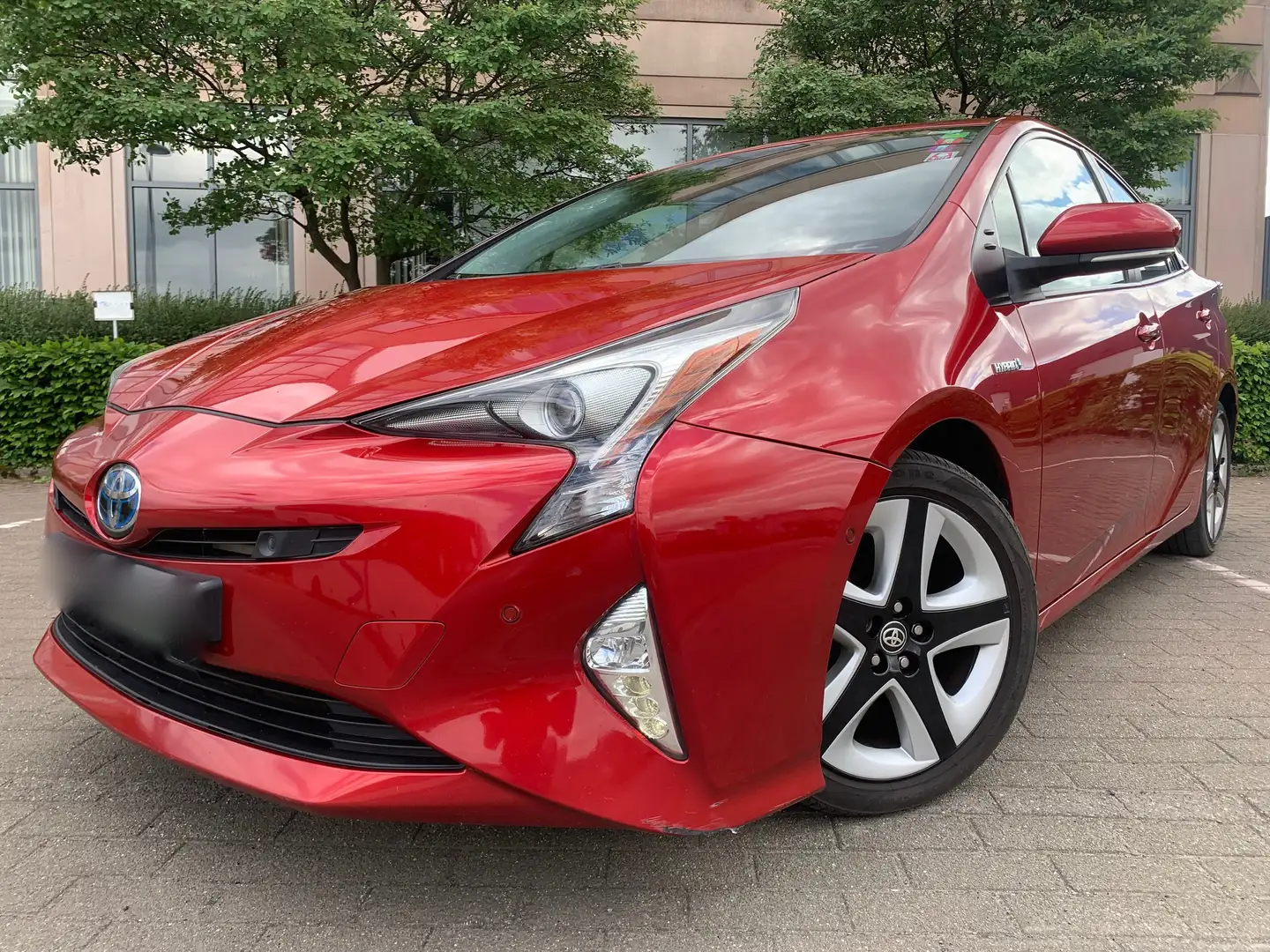 Toyota Prius 1.8i VVT-i PHEV Solar CVT Rouge - 1