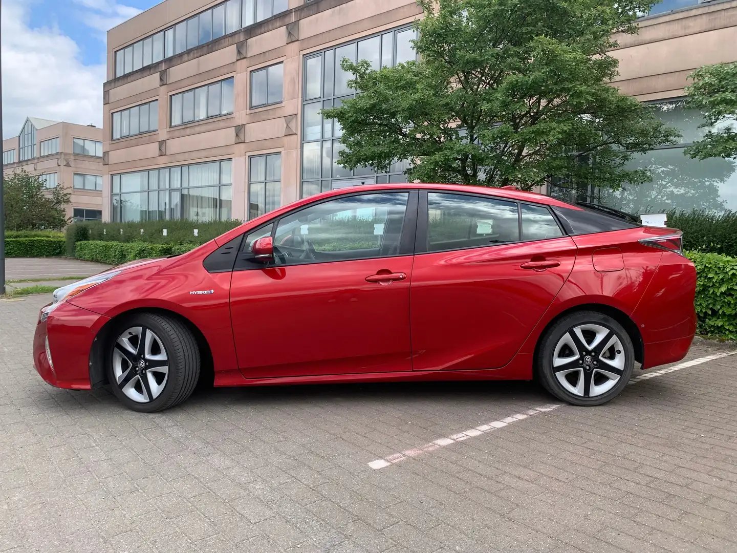 Toyota Prius 1.8i VVT-i PHEV Solar CVT Rouge - 2