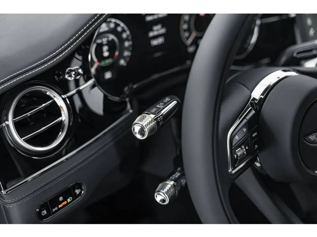 Bentley Continental GT 2025 — фото 12