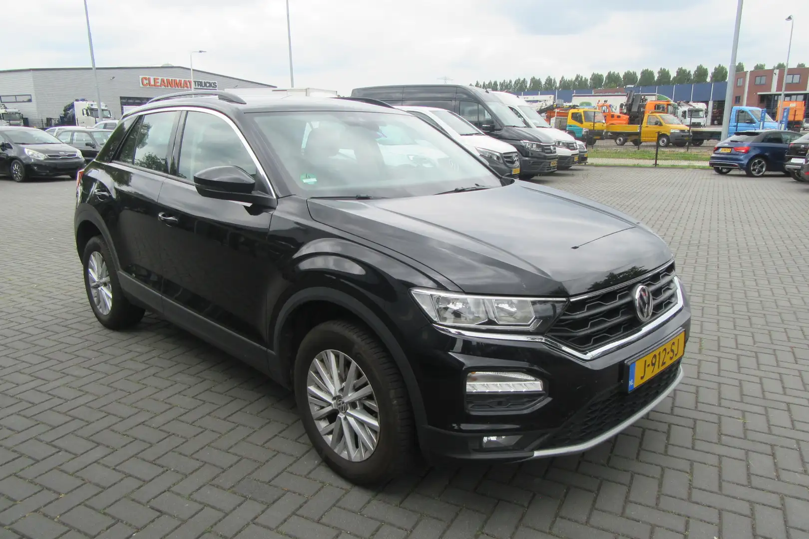 Volkswagen T-Roc 1.0 TSI Style Business, Navigatie, Trekhaak Zwart - 2