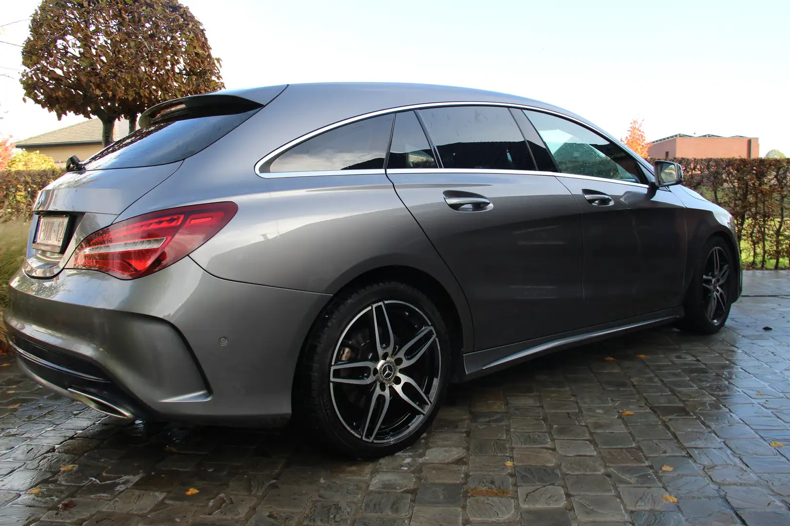 Mercedes-Benz CLA 180 CLA Shooting Brake 180 d AMG Line Gris - 1