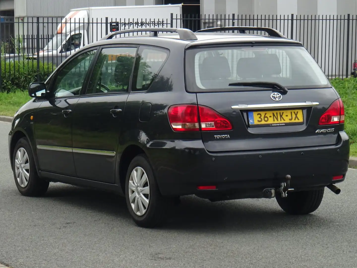 Toyota Avensis Verso 2.0i Linea Luna 7p. NAP/AIRCO/PDC/APK Gris - 2