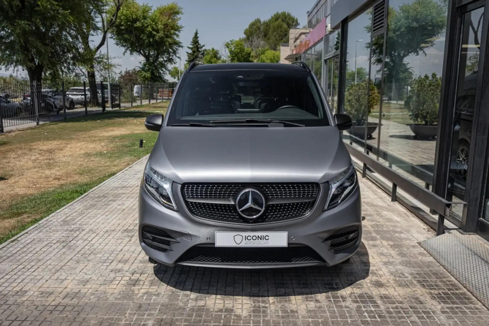 Mercedes-Benz V 300d Largo Avantgarde Gris - 2