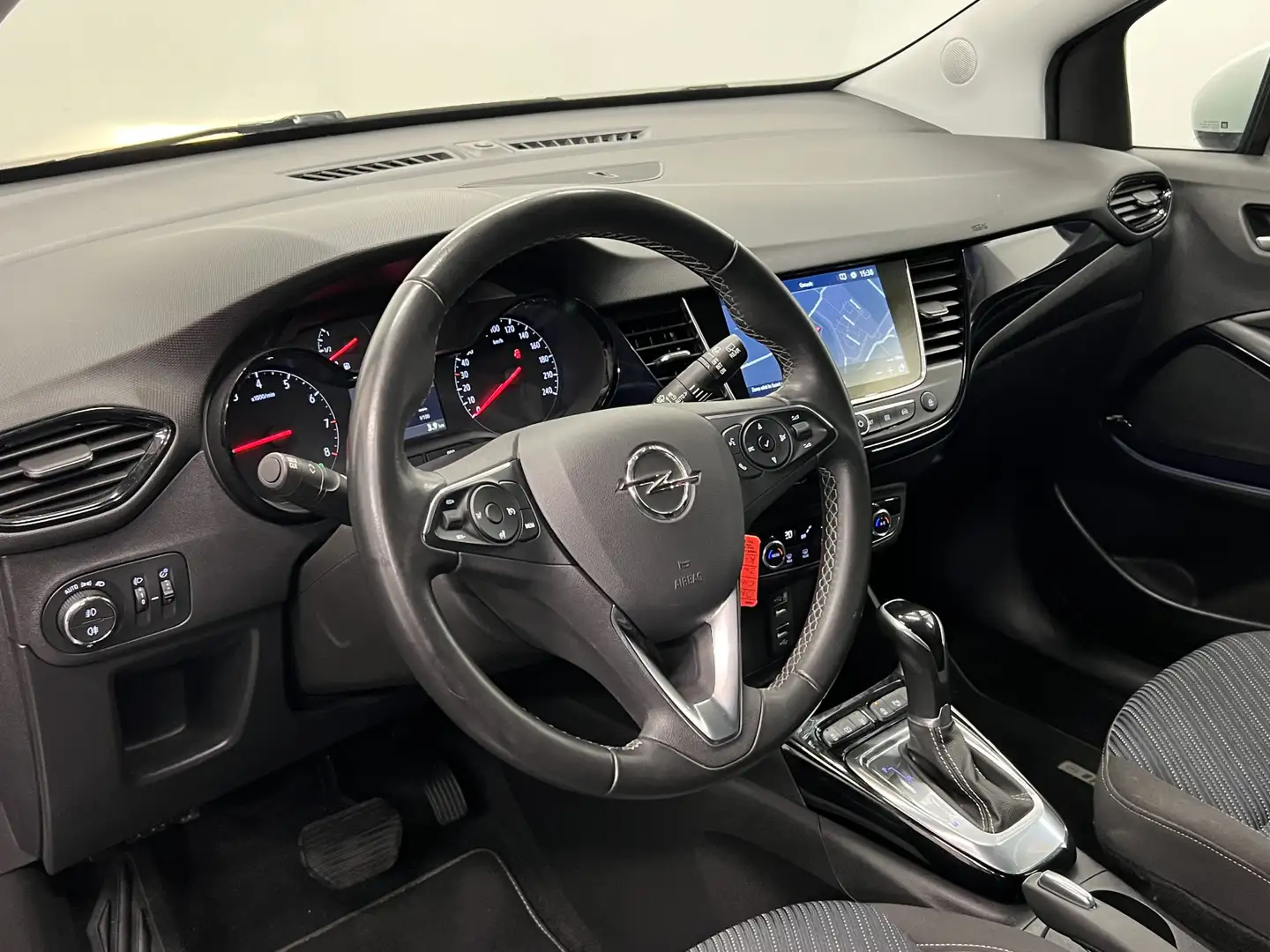 Opel Crossland X 1.2 Turbo Innovation | NAVIGATIE | CAMERA | CRUISE Zwart - 2