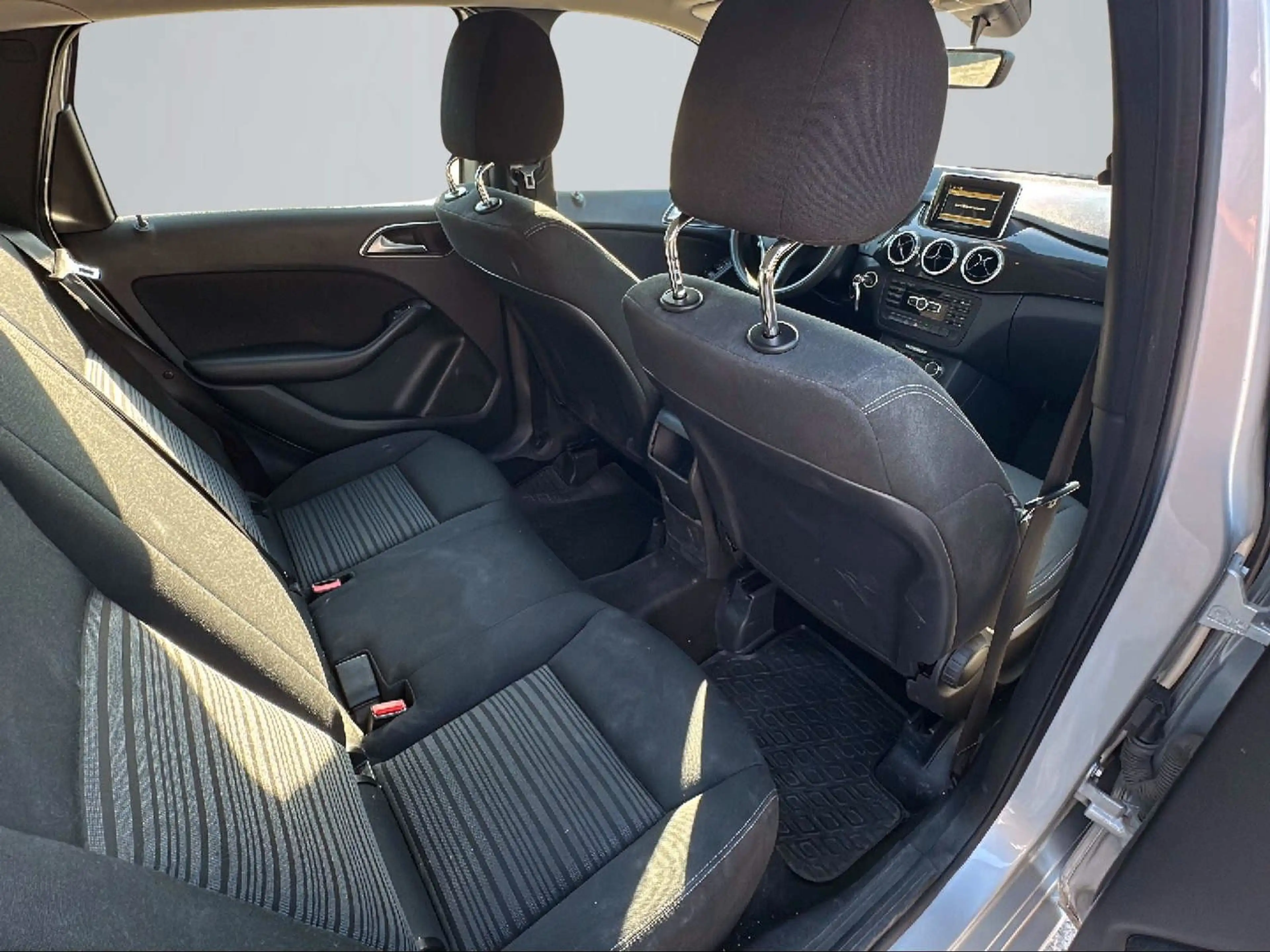 Mercedes-Benz B 200 BlueEfficiency I Tempomat I Nebelscheinwer — photo 14