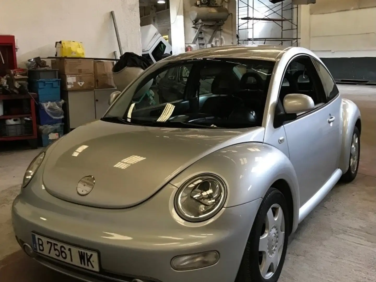 Volkswagen Beetle 2.0 Plateado - 1